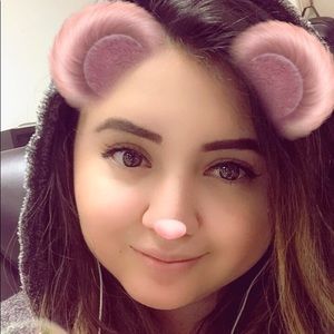 Meet your Posher, Delina